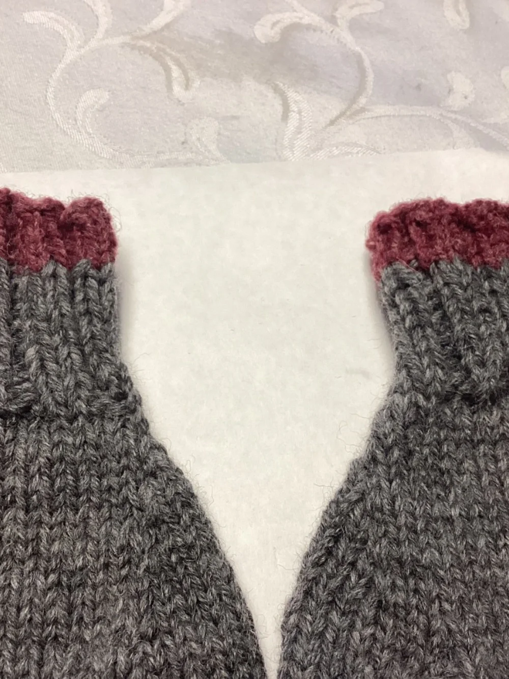 Hand made wool Mittens . Lovely never worn  GRAY BURGUNDY STRIPE UNISEX.